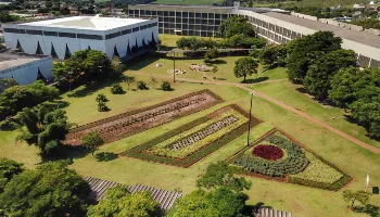 Unioeste abre concurso público de nível médio e superior; salários variam de R$ 1,5 mil a R$ 3,5 mil