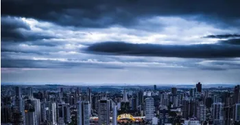 Inmet emite alerta de tempestades para 299 cidades do Paraná; veja detalhes 