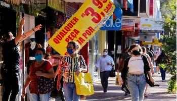 Comércio de rua poderá funcionar até 18 horas nos dois primeiros sábados de fevereiro Comércio de rua poderá funcionar até 18 horas nos dois primeiros sábados de fevereiro