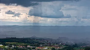 Em menos de duas semanas, 16 cidades do Paraná já ultrapassaram a média de chuvas de outubro 