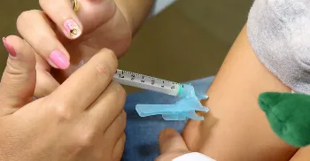 Campanha de vacinação contra a gripe já aplicou 1,2 milhão de doses no Paraná 