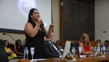 Professores e educadores da rede municipal aprovam indicativo de greve para o dia 29 de setembro 