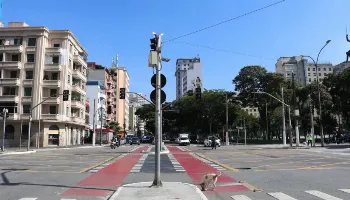Censo: 15,7% dos brasileiros moram em ruas sem calçadas 