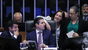 Câmara aprova urgência no projeto de isenção de Imposto de Renda para quem ganha até R$ 5 mil Câmara aprova urgência no projeto de isenção de Imposto de Renda para quem ganha até R$ 5 mil