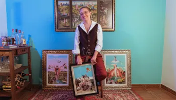 Elisa Riemer, artista gráfica e colagista de Maringá, abre sua primeira exposição individual no CAC 