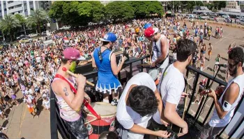 Com aumento na taxa de testes positivos de covid-19, Prefeitura de Maringá cancela Carnaval 2022 Com aumento na taxa de testes positivos de covid-19, Prefeitura de Maringá cancela Carnaval 2022