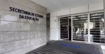 Secretaria de Educação do Paraná abre 4 mil vagas com hora-aula no valor de R$ 28,70 