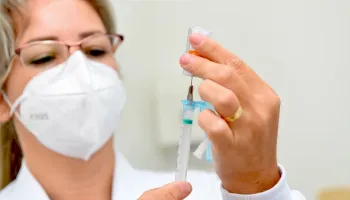 Paraná irá disponibilizar 4ª dose da vacina contra Covid-19 a pessoas com mais de 50 anos 