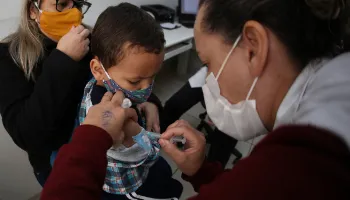 Maringá amplia vacinação contra Covid-19 para bebês de 6 meses a 2 anos com comorbidades 