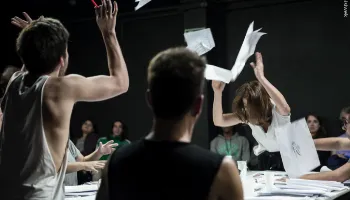 Maringá tem apresentação gratuita do aclamado espetáculo 'Homem ao Vento' 