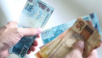 Governo Federal propõe salário mínimo de R$ 1.067 em 2021 Governo Federal propõe salário mínimo de R$ 1.067 em 2021