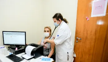 Outubro Rosa: UBSs de Maringá realizam atendimento noturno para exame preventivo 
