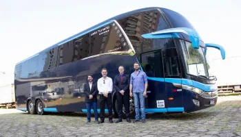 Presente da Receita Federal, UEM recebe ônibus com capacidade para 44 pessoas 