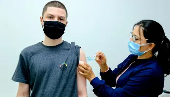 Veja o cronograma completo da vacinação contra Covid-19 desta sexta-feira (12) 