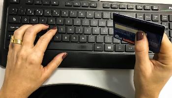 Pagamentos com cartões movimentam R$ 2 trilhões em 2020, diz Abecs Pagamentos com cartões movimentam R$ 2 trilhões em 2020, diz Abecs