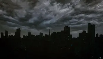 Chuva com intensas descargas elétricas deve chegar a Maringá nesta semana; saiba como se proteger 