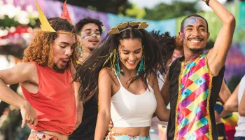Confira as opções de festas de Carnaval em Maringá 