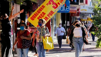 Decreto estadual estende horário de funcionamento do comércio e reduz toque de recolher 