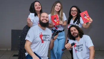 Slam Pé Vermelho, coletivo artístico de Maringá, lança seu primeiro livro de poemas 