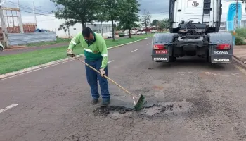 Operação tapa-buraco na avenida Colombo tem início nesta segunda-feira (18) às 12h30 