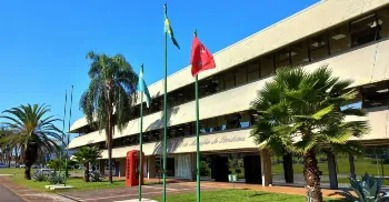 Prefeitura de Londrina abre seleção com 60 vagas e salários de até R$ 6 mil 