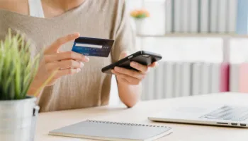Contribuintes com IPVA em atraso podem regularizar o pagamento com cartão de crédito 