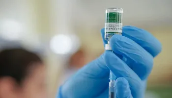 Equipes do SUS começam a receber doses da vacina contra a dengue produzida pelo Butantan 