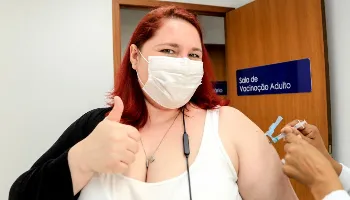 Vacinação contra a covid-19 é destinada ao público geral com idade superior a 25 anos 