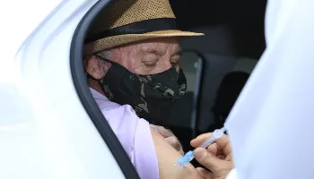 Vacinação contra Covid-19 será apenas de 2ª dose nesta quarta-feira (31) em Maringá Vacinação contra Covid-19 será apenas de 2ª dose nesta quarta-feira (31) em Maringá
