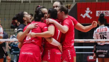 Unilife Maringá enfrenta o Praia Clube neste sábado (29), pelos playoffs da Superliga Feminina Unilife Maringá enfrenta o Praia Clube neste sábado (29), pelos playoffs da Superliga Feminina