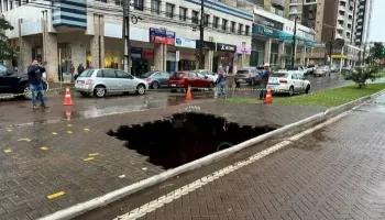 Tráfego na região da Avenida São Paulo é alterado para reparos de danos causados pela chuva Tráfego na região da Avenida São Paulo é alterado para reparos de danos causados pela chuva