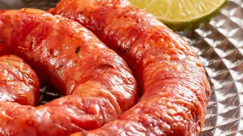 Bactéria é detectada em marca de linguiça defumada 