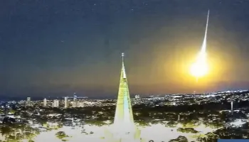 VÍDEO: Meteoro explode no céu de Maringá causando intenso clarão durante a madrugada 