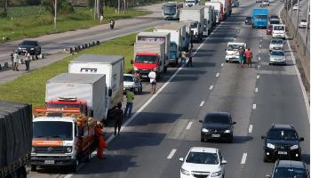 Greve dos caminhoneiros não interfere no movimento das rodovias do Paraná 
