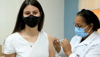 Vacinação contra a covid-19 é destinada a adolescentes de 16 anos sem comorbidades 