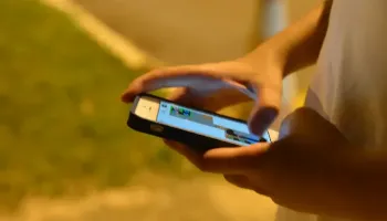 Rolagem infinita nas redes sociais será proibida para o público infantil 