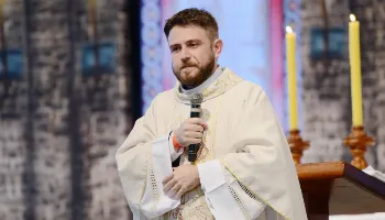 Sexta noite da Expoingá tem presença do Padre Mário Sartori e Com. Católica Colo de Deus 