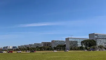 Senado aprova criação de mais 24 mil cargos federais 