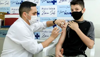 Vacinação segue destinada a crianças com mais de 12 anos sem comorbidades; veja cronograma completo 
