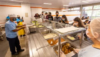 Auxílio alimentação é concedido a 286 alunos da Universidade Estadual de Maringá 