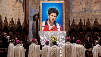 Papa canoniza o 1º santo millennial, Carlos Acutis, conhecido como ‘Influencer de Deus’