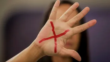 Pesquisa mostra que mais de 70% das agressões contra mulheres têm testemunhas 