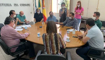 Com queda no número de casos mas com UTIs ainda lotadas, decreto restritivo é prorrogado em Maringá 