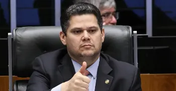 Alcolumbre afirma que PEC da escala 6X1 deve passar por comissões 