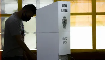 Celular volta a ser proibido na cabine de votação 