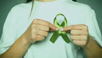 Agosto Verde: campanha alerta para perigo de nódulos no pescoço, axilas e virilha 