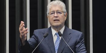 Requião transmite cargo para Orlando Pessuti 