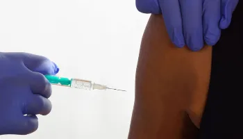Ministério da Saúde anuncia início da vacinação contra Monkeypox em março 