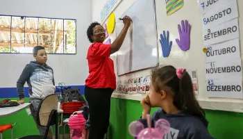 Pé-de-Meia Licenciatura pagará bolsas mensais de R$ 500 para futuros professores; entenda