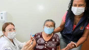 Vacinação segue com aplicação de 3ª dose em imunossuprimidos com +85 nesta sexta-feira (24) 